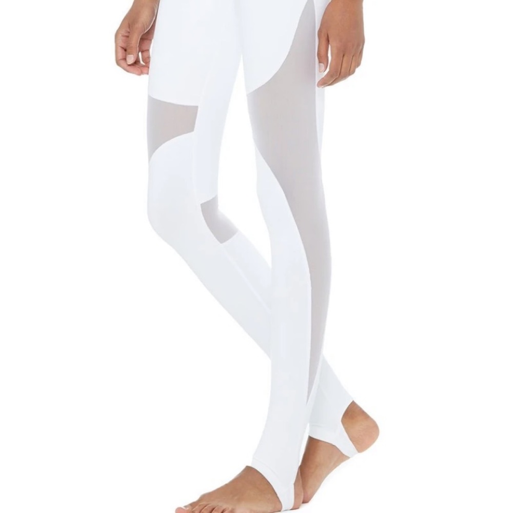 NWT Alo Coastal Leggings 🤍 Small